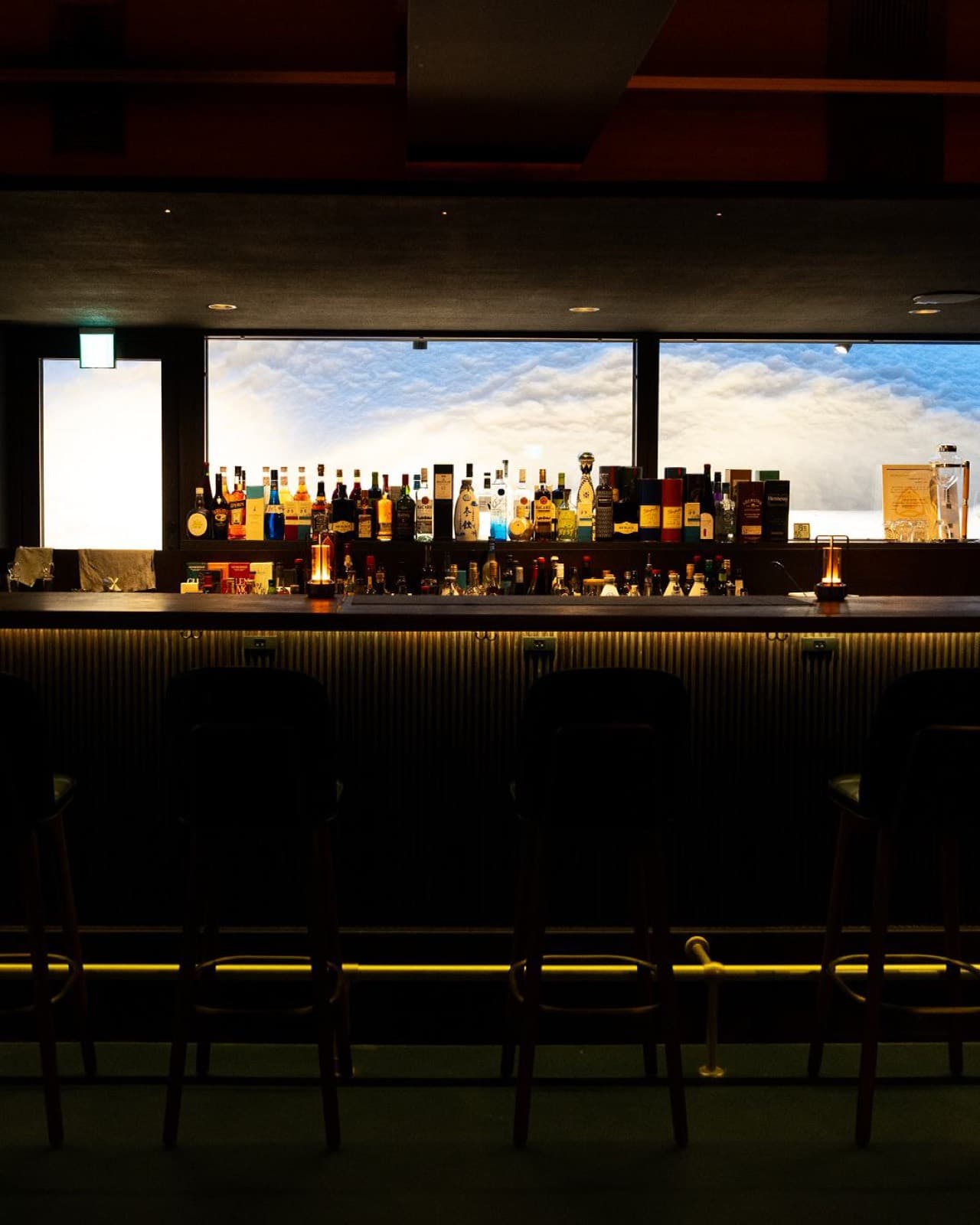 Whisky bar — atmospheric, late evening, snowscape windows
